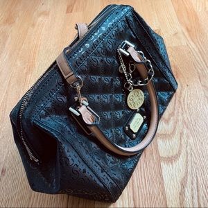 LIKE NEW Guess Bag/Purse